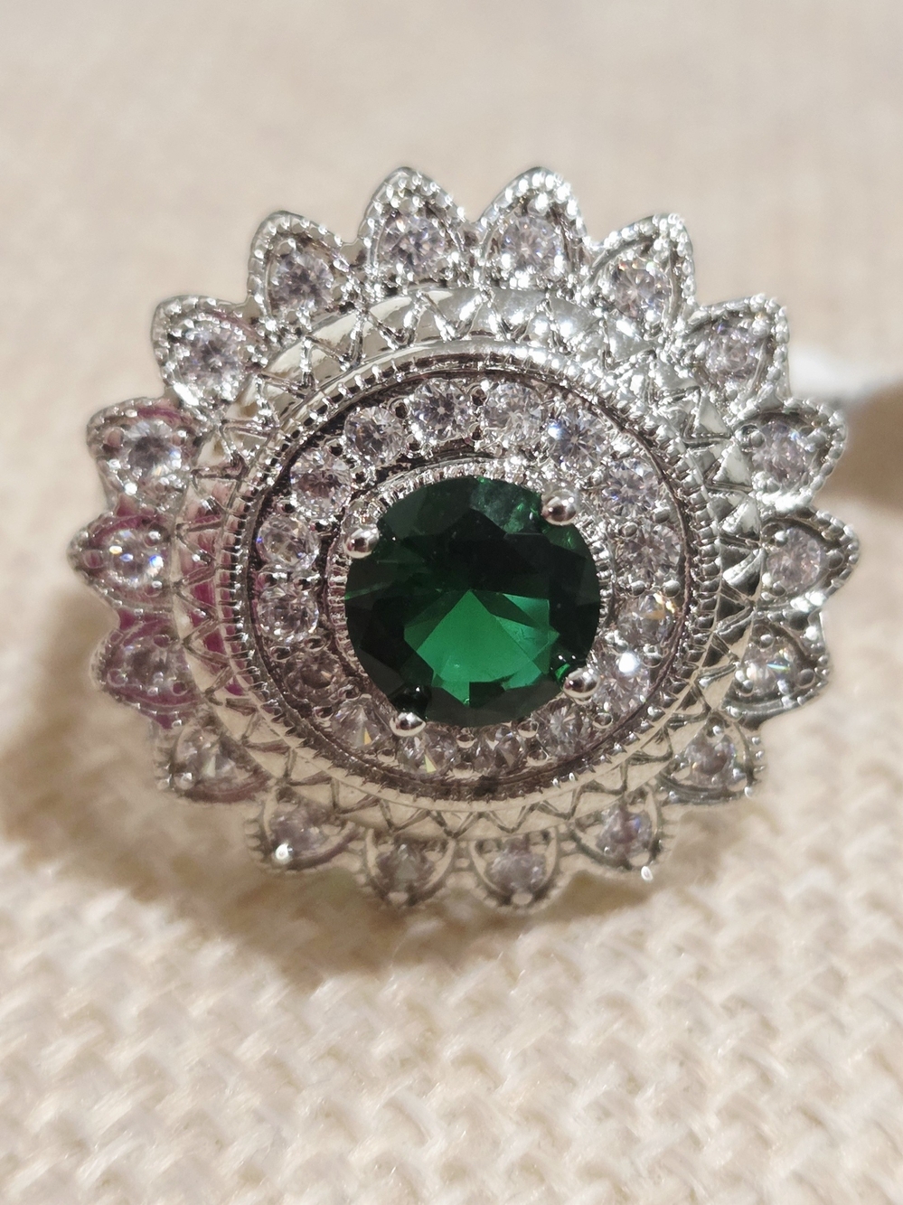 Elegant Silver-Tone Ring with Emerald Green Center Stone
